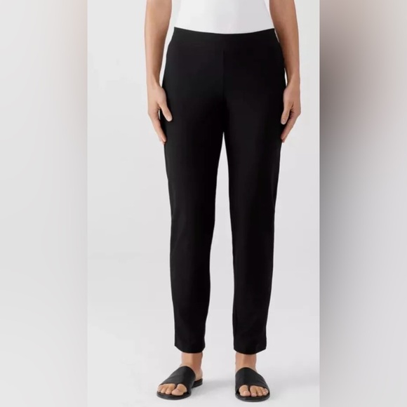 Eileen Fisher stretchable Black Pants in Size XS
RN78121 CA 34460 - Picture 1 of 6